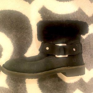 Ugg Boot with belt, worn a couple of times, size 6
